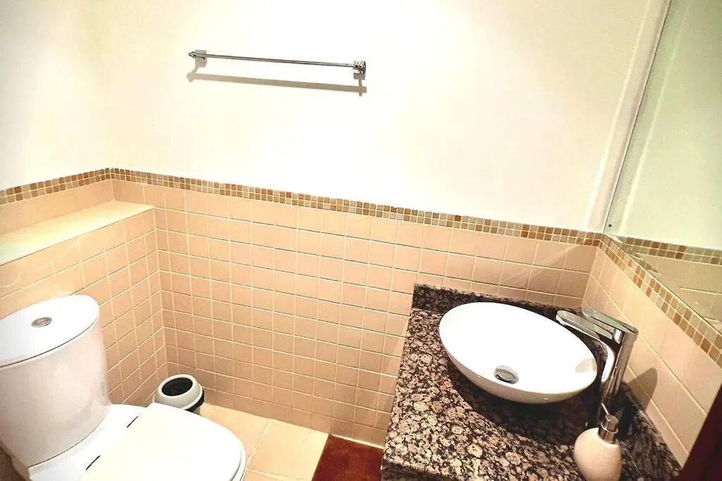 Apartment By The Beach In Bahar, Jbr ドバイ 0*,
