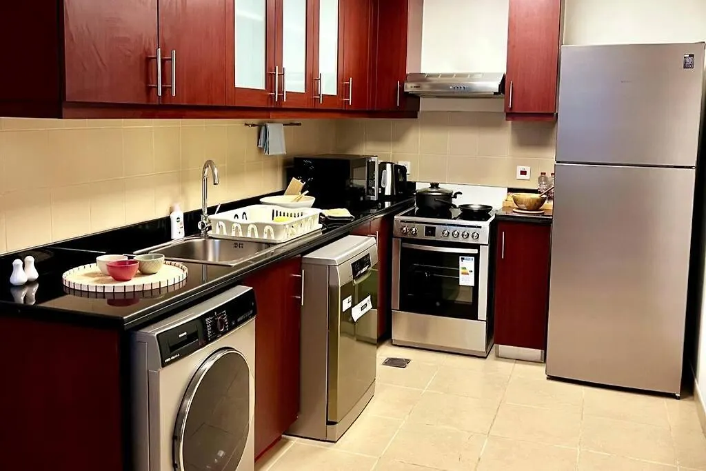 Apartment By The Beach In Bahar, Jbr ドバイ 0*,