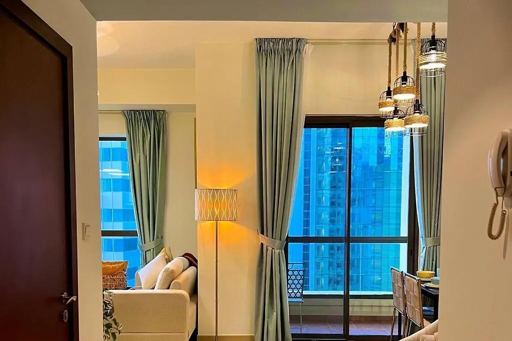 Apartment By The Beach In Bahar, Jbr ドバイ